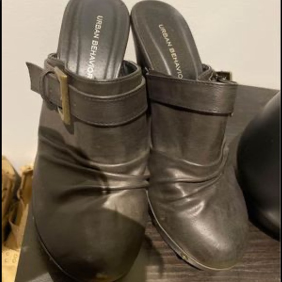 Wooden Heels - Picture 2 of 5